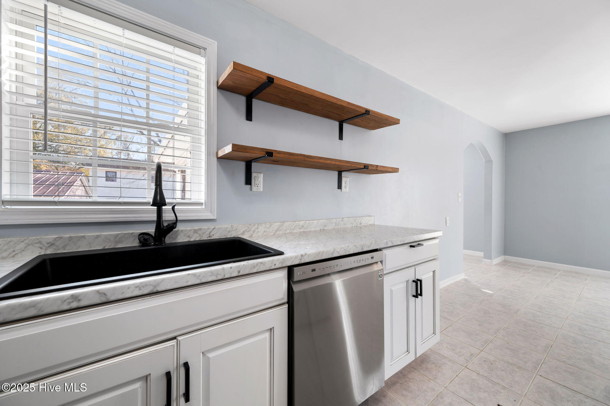 302 Thankful Road Rocky Point, NC 28457 - Photo 7 of 36 15-web-or-mls-kitchen