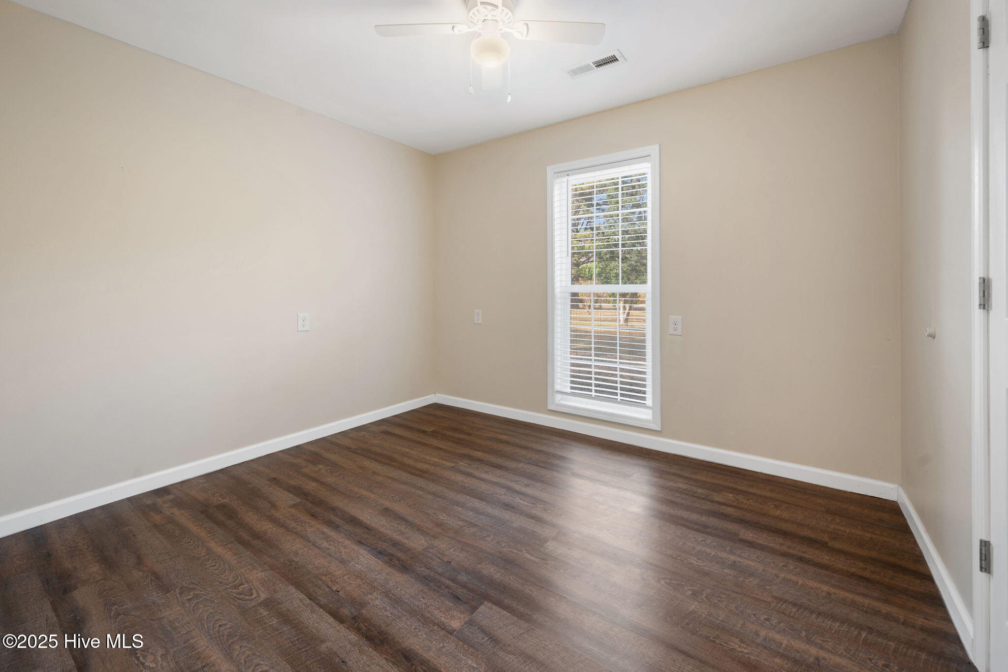 302 Thankful Road Rocky Point, NC 28457 - Photo 8 of 36 23-web-or-mls-bed 1