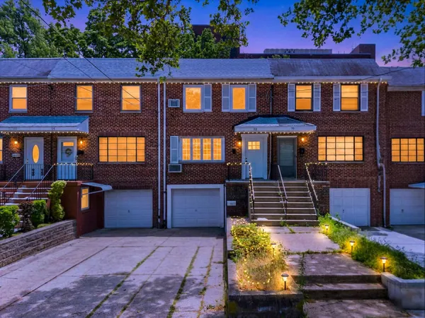$3,250 | 32 College Street, Unit 2, Jersey City, NJ 07305