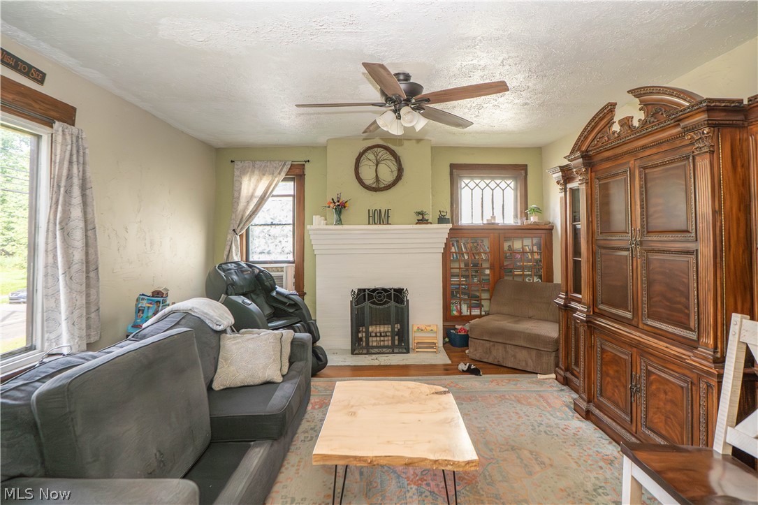 1302 Fulton Road Northwest Canton, OH 44703 - Photo 4 of 37
