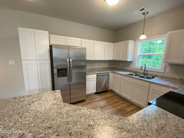 $1,690 | 255 Shallowbag Bay Lane, Jacksonville, NC 28546