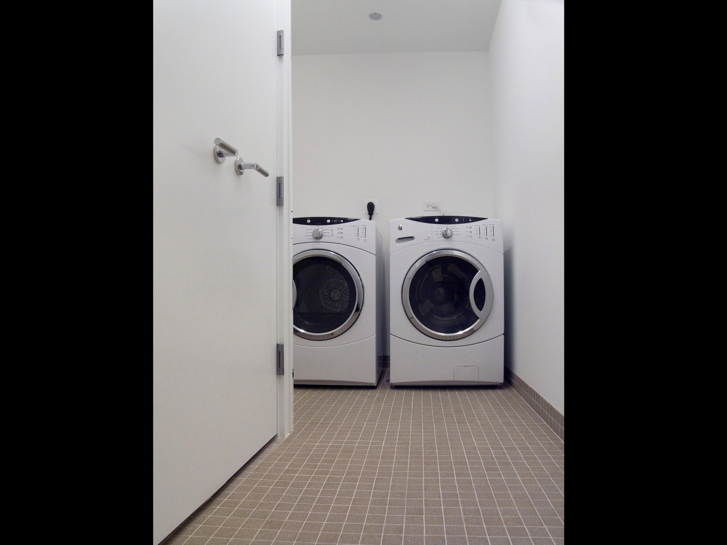 Undisclosed Address Chicago, IL 60611 - Photo 12 of 15 a utility room with dryer and washer