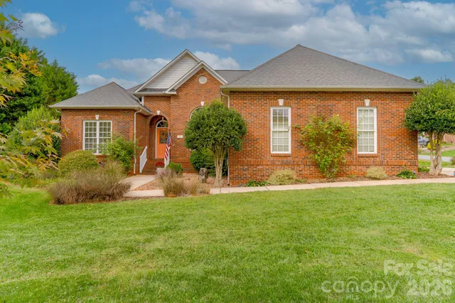 $400,000 | 811 4th Street Northeast, Conover, NC 28613