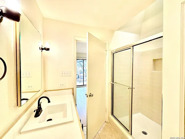 $1,350 | 8642 Fredericksburg Road, Unit 106, San Antonio, TX 78240