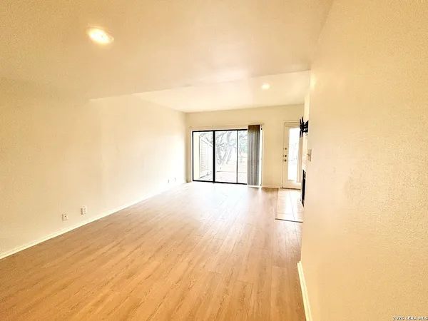 $1,350 | 8642 Fredericksburg Road, Unit 106, San Antonio, TX 78240