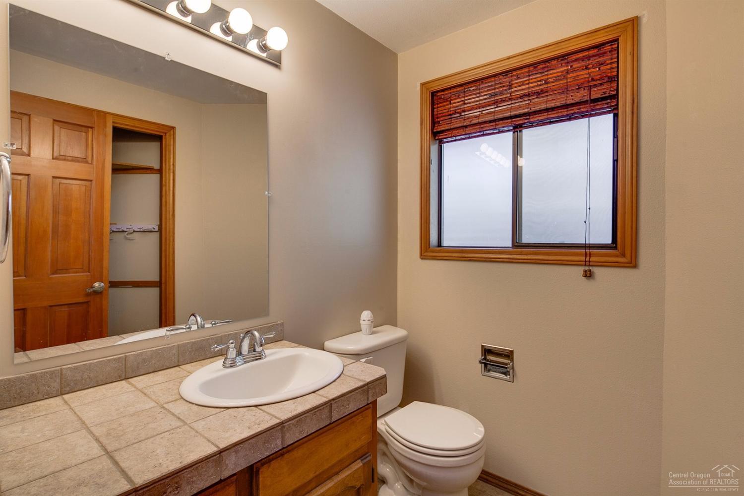 60235 East Ridgeview Drive Bend, OR 97702 - Photo 10 of 24 Gallery Image 10