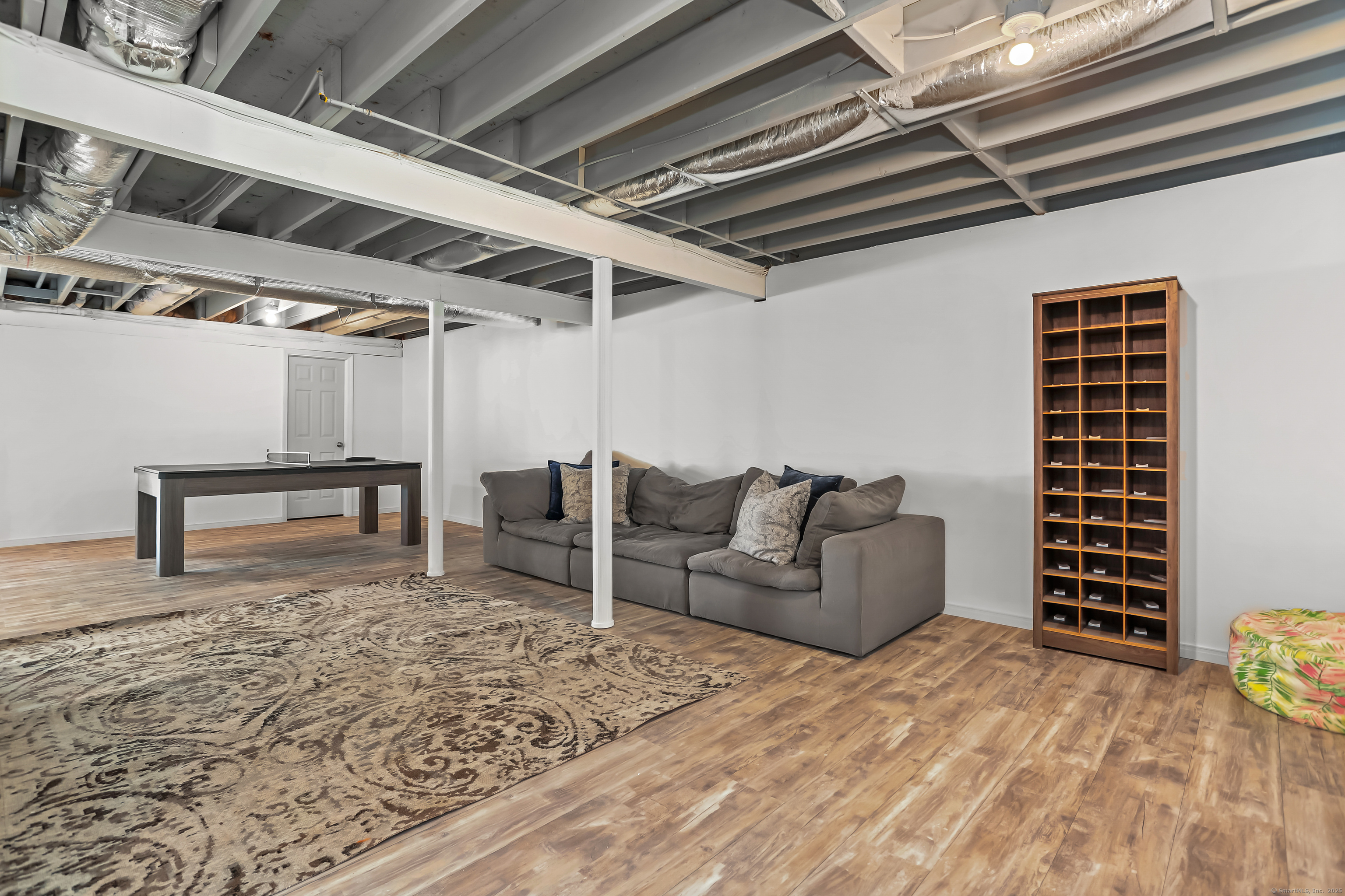 450 James Farm Road Stratford, CT 06614 - Photo 27 of 36 a living room with furniture