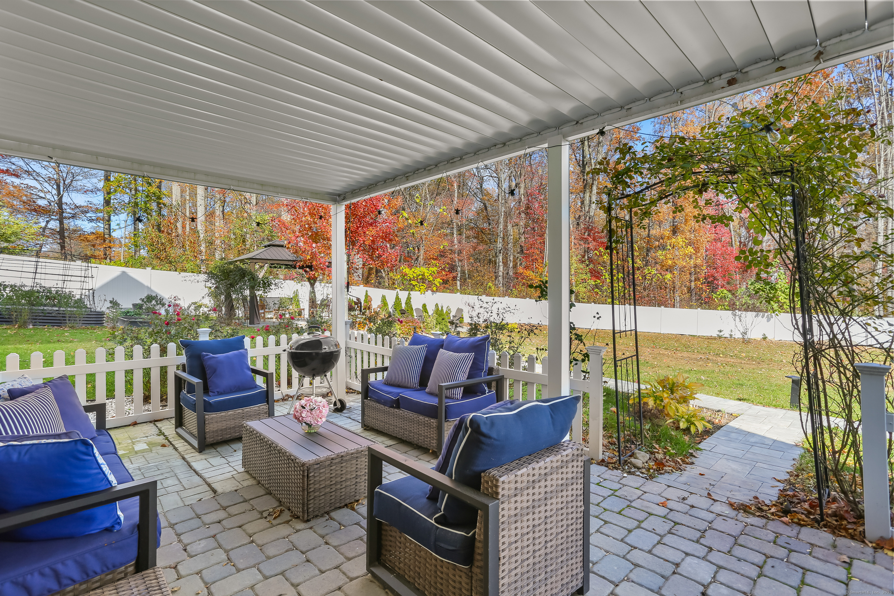 450 James Farm Road Stratford, CT 06614 - Photo 28 of 36 a outdoor living space with furniture