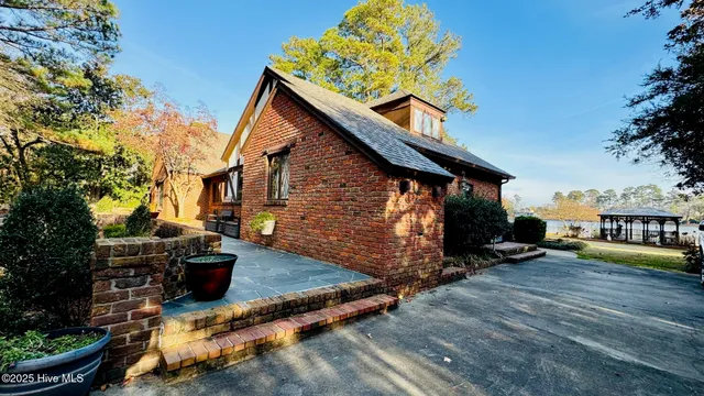 $729,900 | 607 Lakeshore Drive, Goldsboro, NC 27534