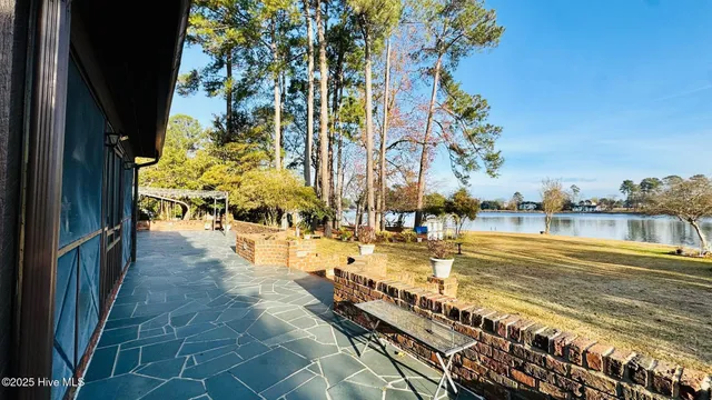 $729,900 | 607 Lakeshore Drive, Goldsboro, NC 27534