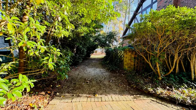 $729,900 | 607 Lakeshore Drive, Goldsboro, NC 27534