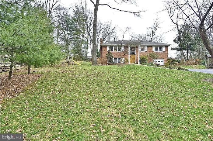 11415 Vale Road Oakton, VA 22124 - Photo 3 of 30 Exterior (Front)