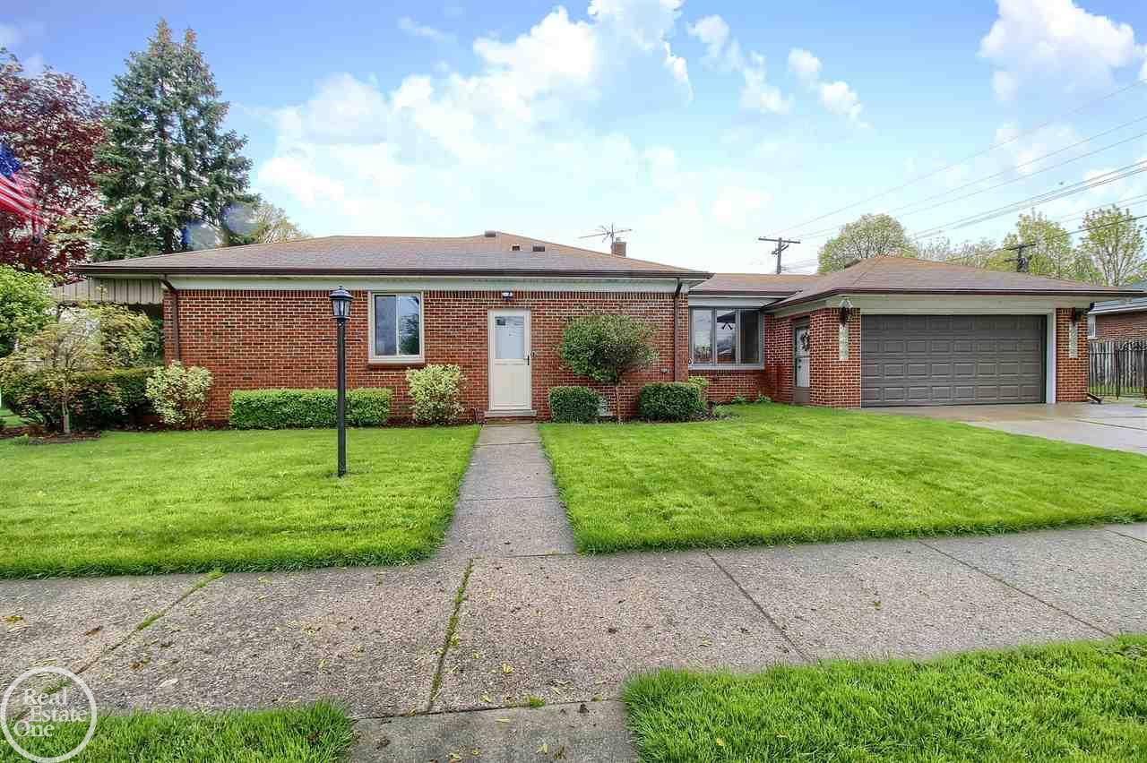 19381 Stephens Eastpointe, MI 48021 - Photo 2 of 34