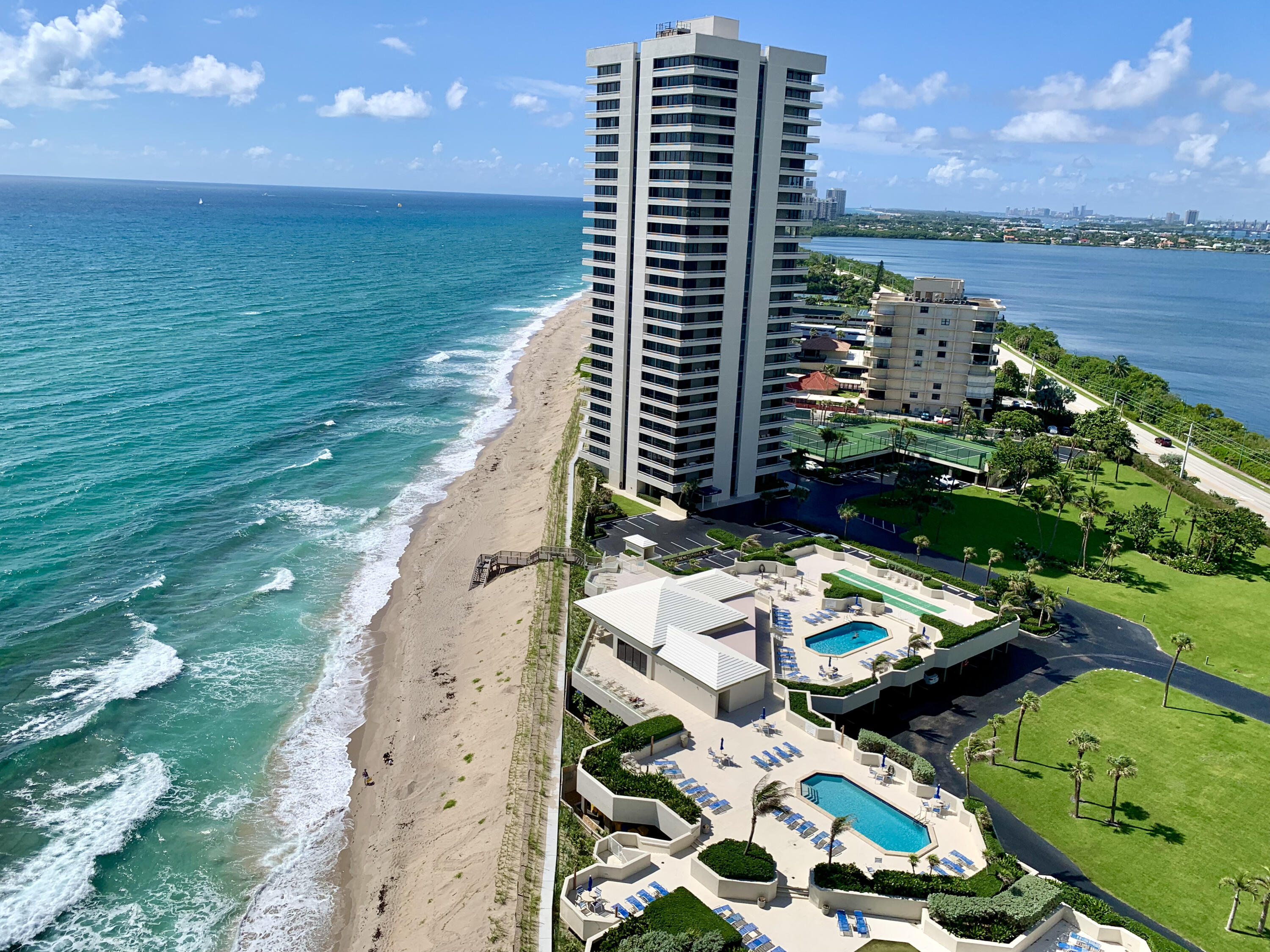 5540 North Ocean Drive, Unit PHA Riviera Beach, FL 33404 - Photo 39 of 42 an aerial view of a residential houses with outdoor space