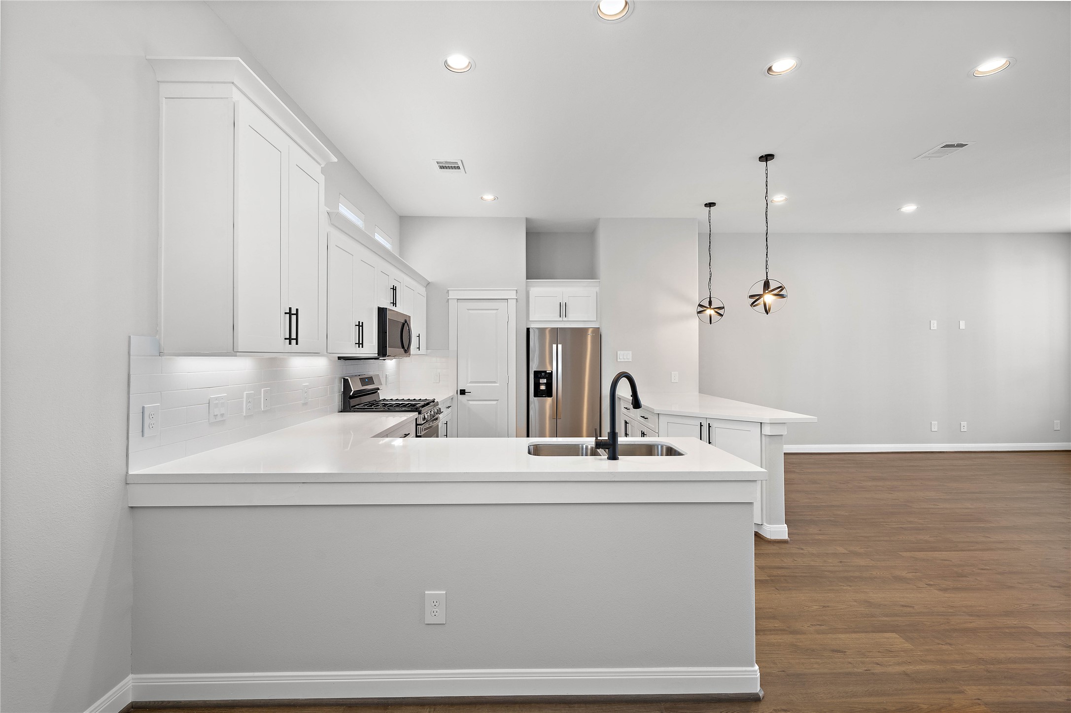 603 Link Road, Unit C Houston, TX 77009 - Photo 13 of 40 Kitchen view from breakfast nook