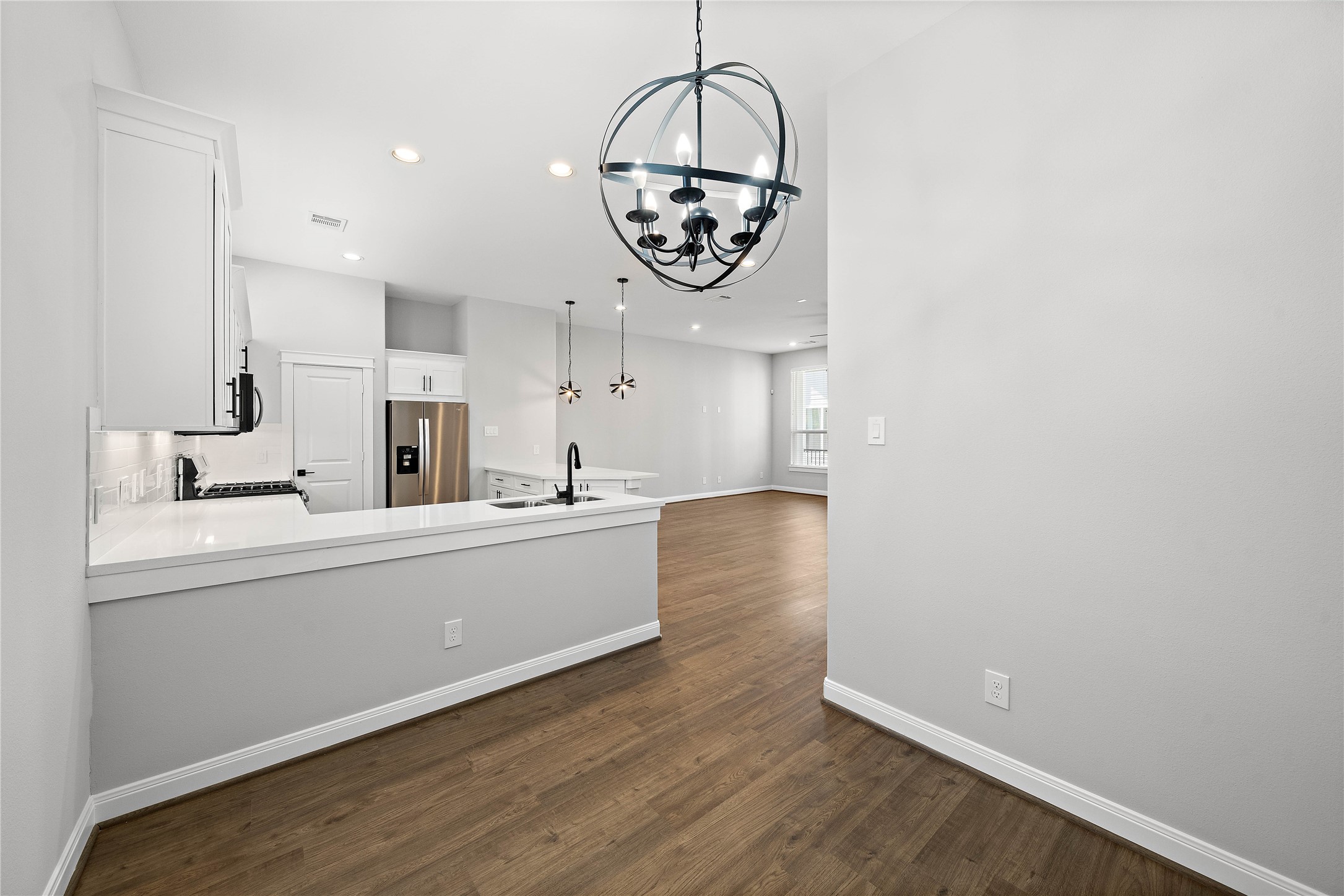 603 Link Road, Unit C Houston, TX 77009 - Photo 14 of 40 Another view of the kitchen and living room from the breakfast nook