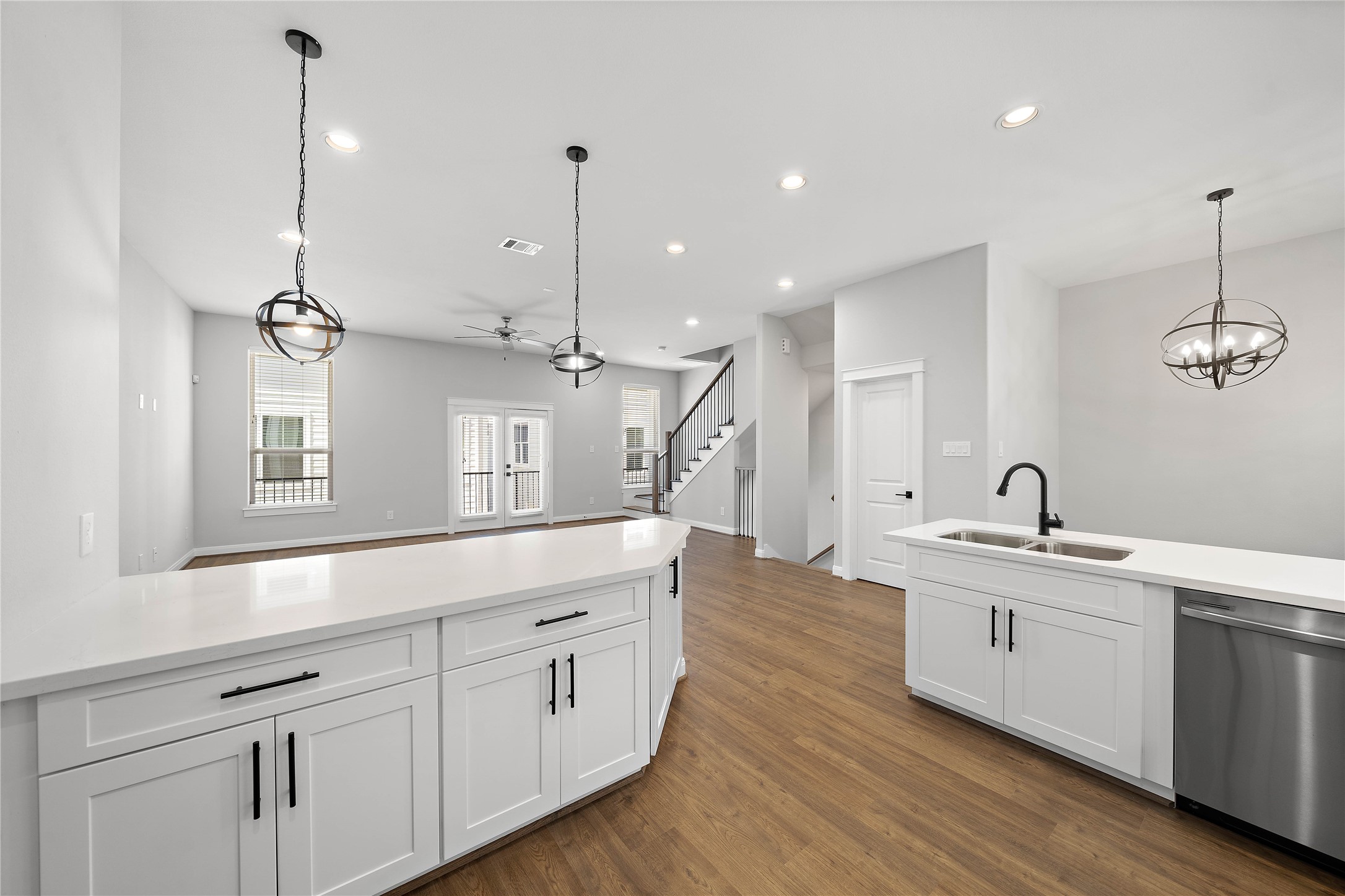 603 Link Road, Unit C Houston, TX 77009 - Photo 17 of 40 Light and bright kitchen overlooks the spacious living space