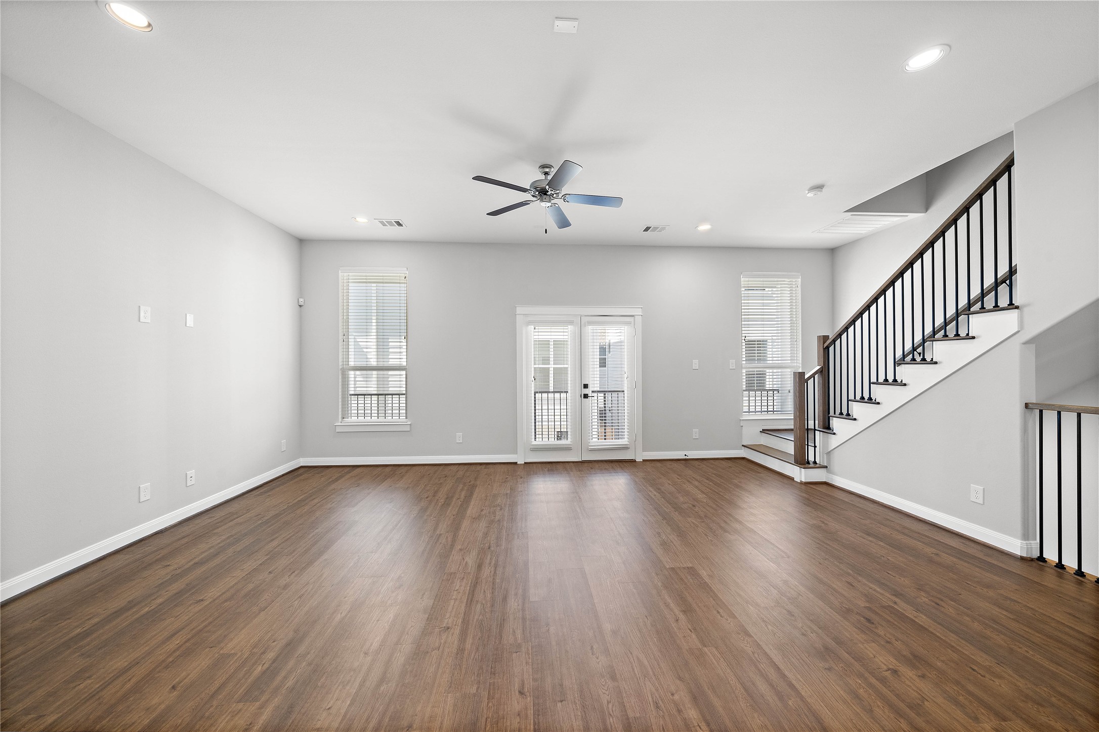 603 Link Road, Unit C Houston, TX 77009 - Photo 25 of 40 Another view of the spacious living room