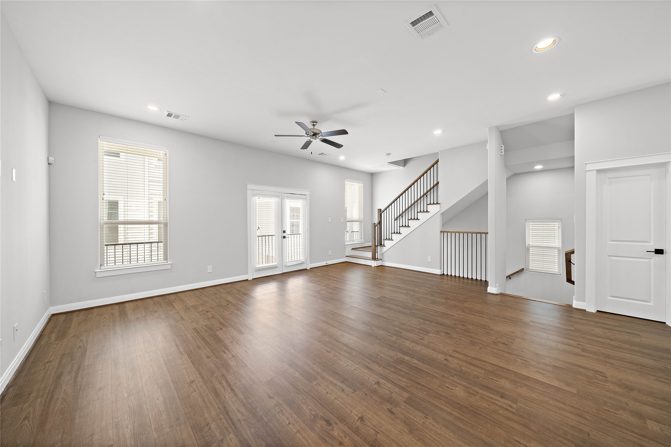 603 Link Road, Unit C Houston, TX 77009 - Photo 26 of 40 Another view of the spacious living room