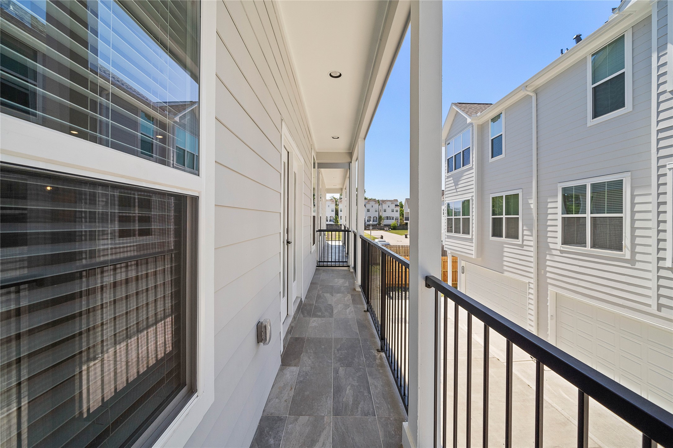 603 Link Road, Unit C Houston, TX 77009 - Photo 28 of 40 Balcony on second floor