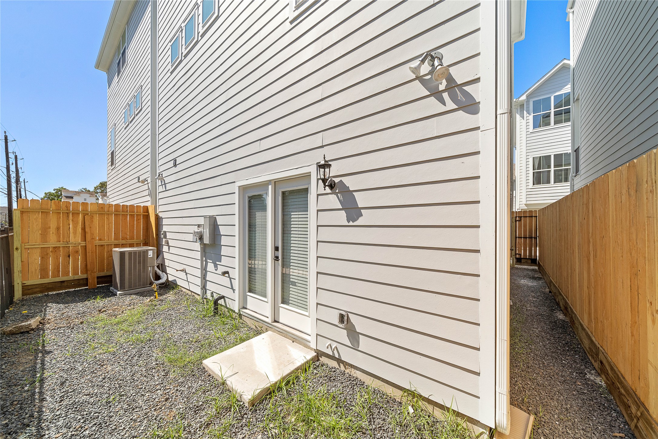 603 Link Road, Unit C Houston, TX 77009 - Photo 38 of 40 Backyard space