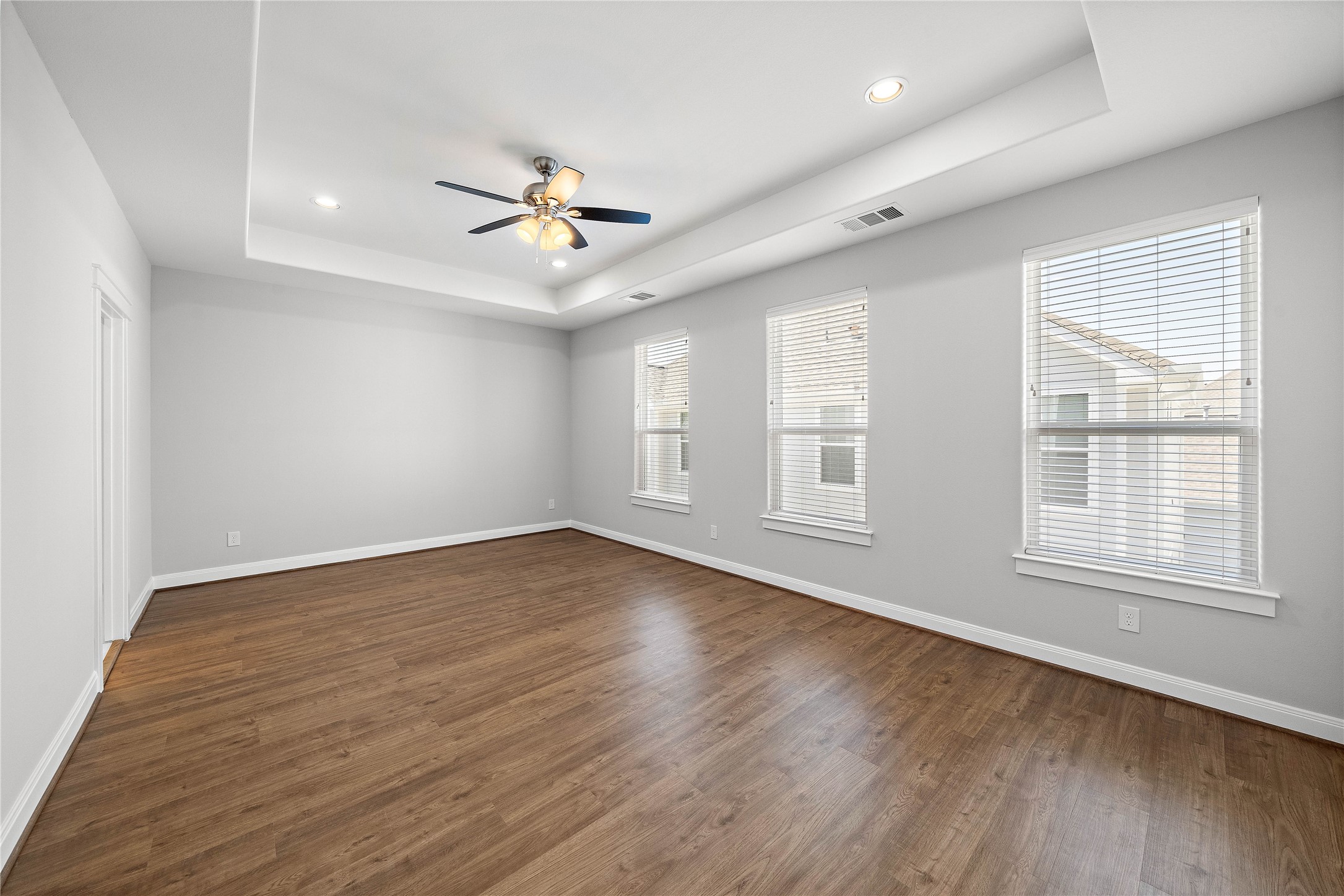 603 Link Road, Unit C Houston, TX 77009 - Photo 5 of 40 Spacious, light filled primary bedroom