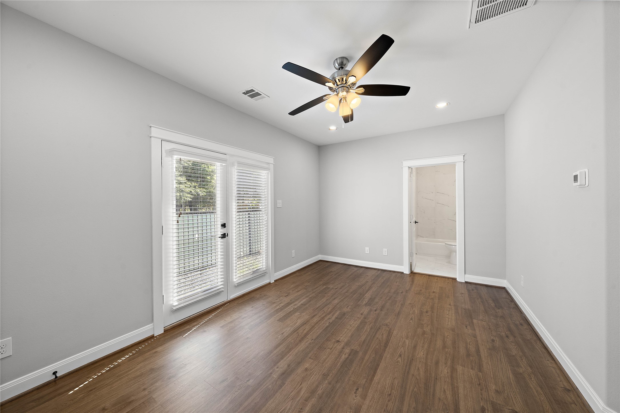 603 Link Road, Unit C Houston, TX 77009 - Photo 9 of 40 Another view of the spacious first floor bedroom with access to the outdoor space