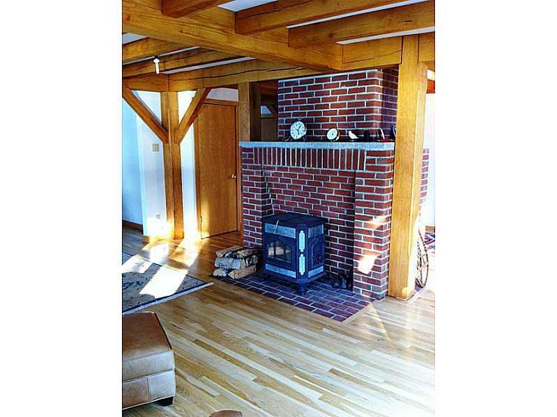 498 Harpswell Islands Road Harpswell, ME 04079 - Photo 10 of 34 Living Room.