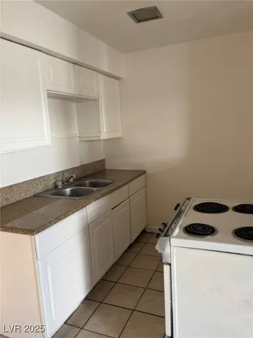 $795 | 236 West Philadelphia Avenue, Unit 3, Las Vegas, NV 89102