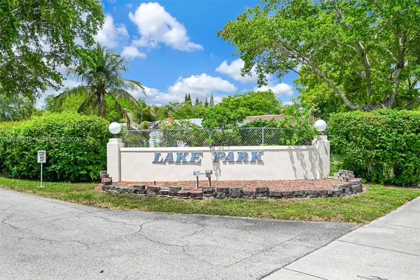 $140,000 | 942 Northeast 199th Street, Unit 4E, Miami, FL 33179