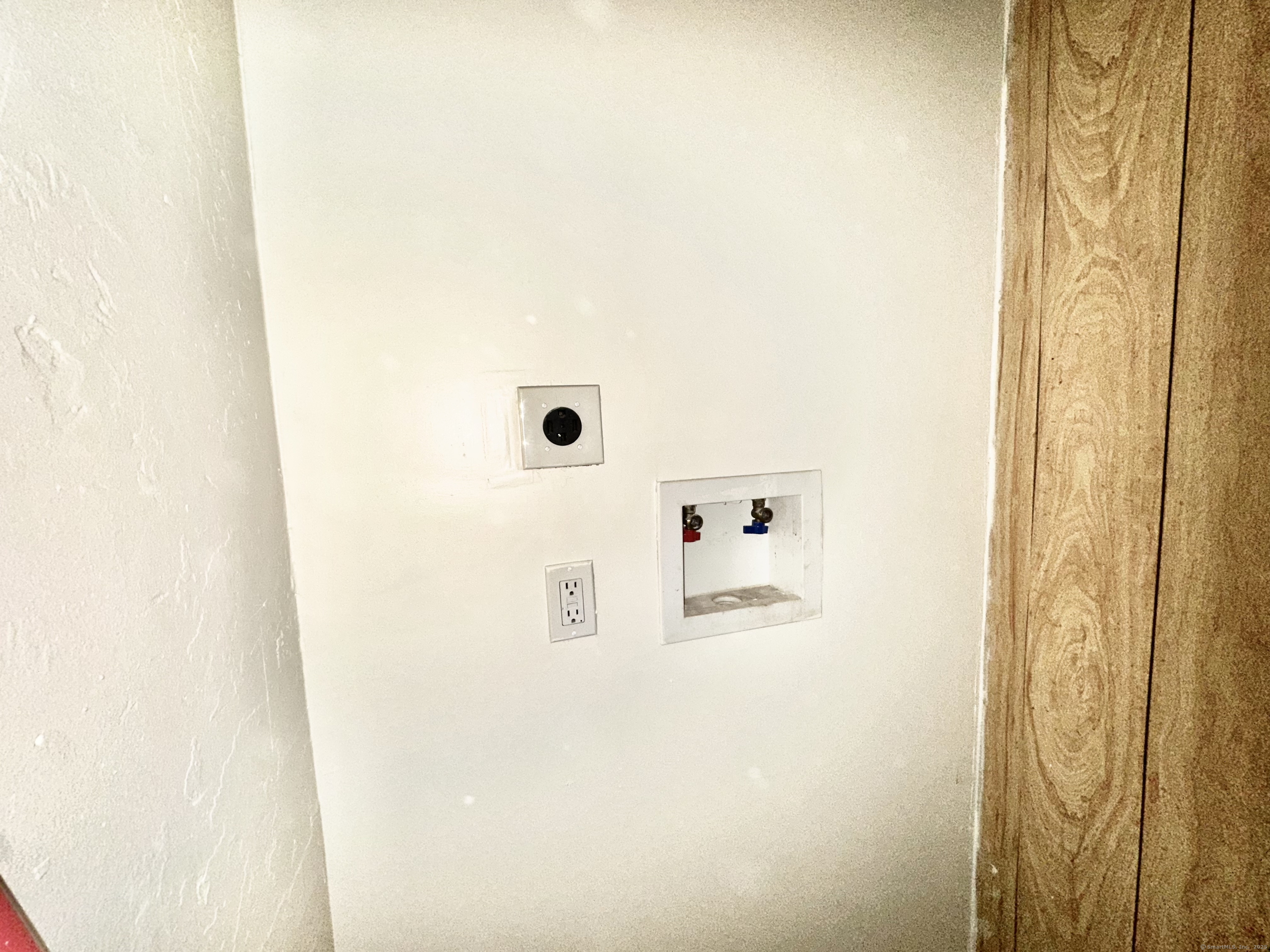 1019 West Main Street, Unit 3R Waterbury, CT 06708 - Photo 19 of 25 a close up of a door