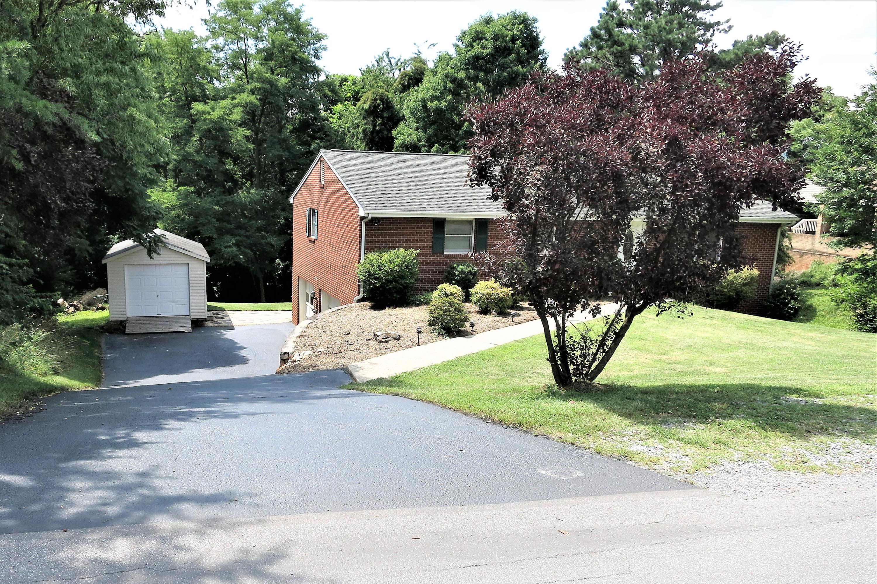 160 Stayman Road Roanoke, VA 24019 - Photo 1 of 35 IMG_5024
