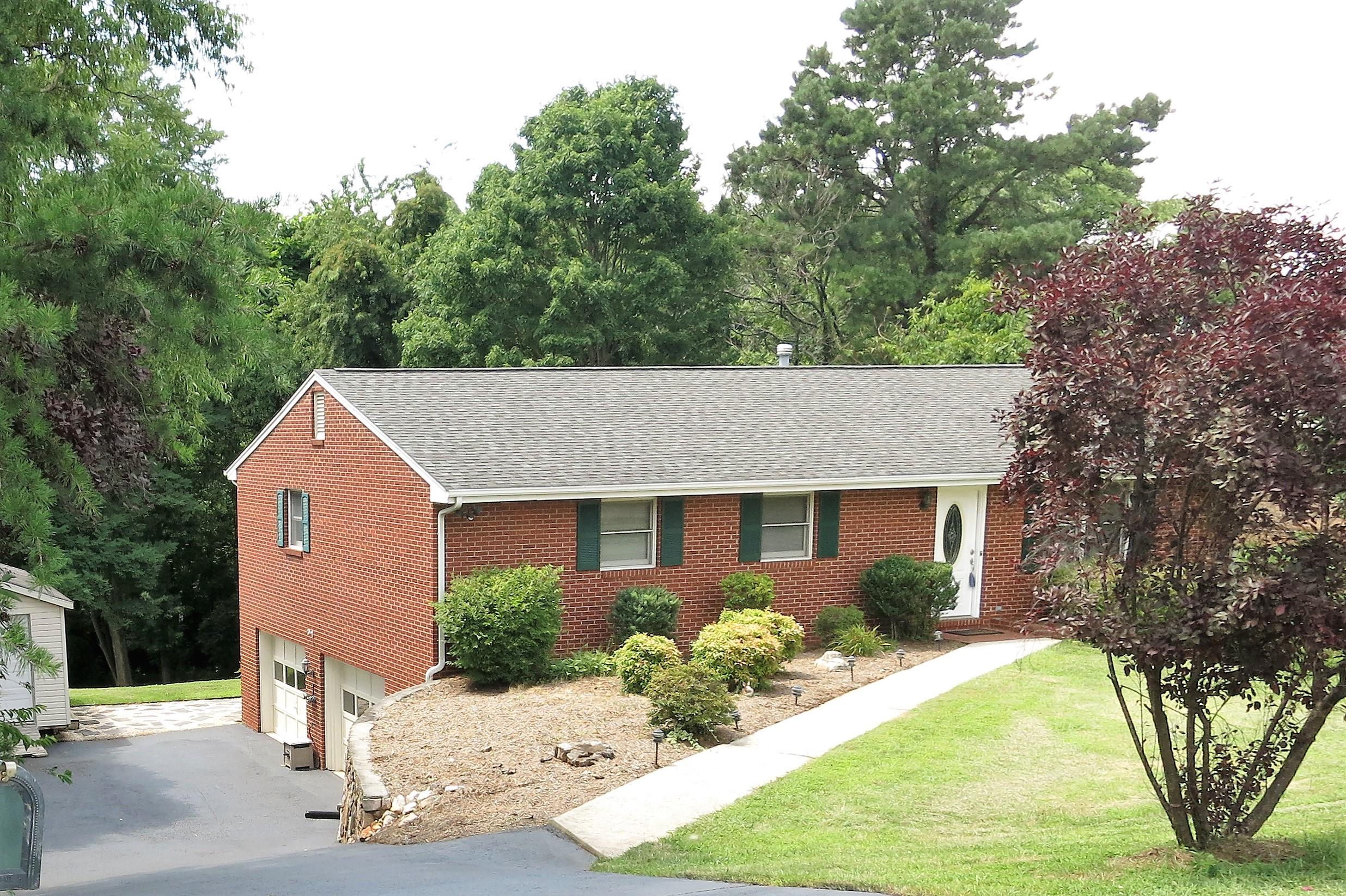 160 Stayman Road Roanoke, VA 24019 - Photo 2 of 35 IMG_5025