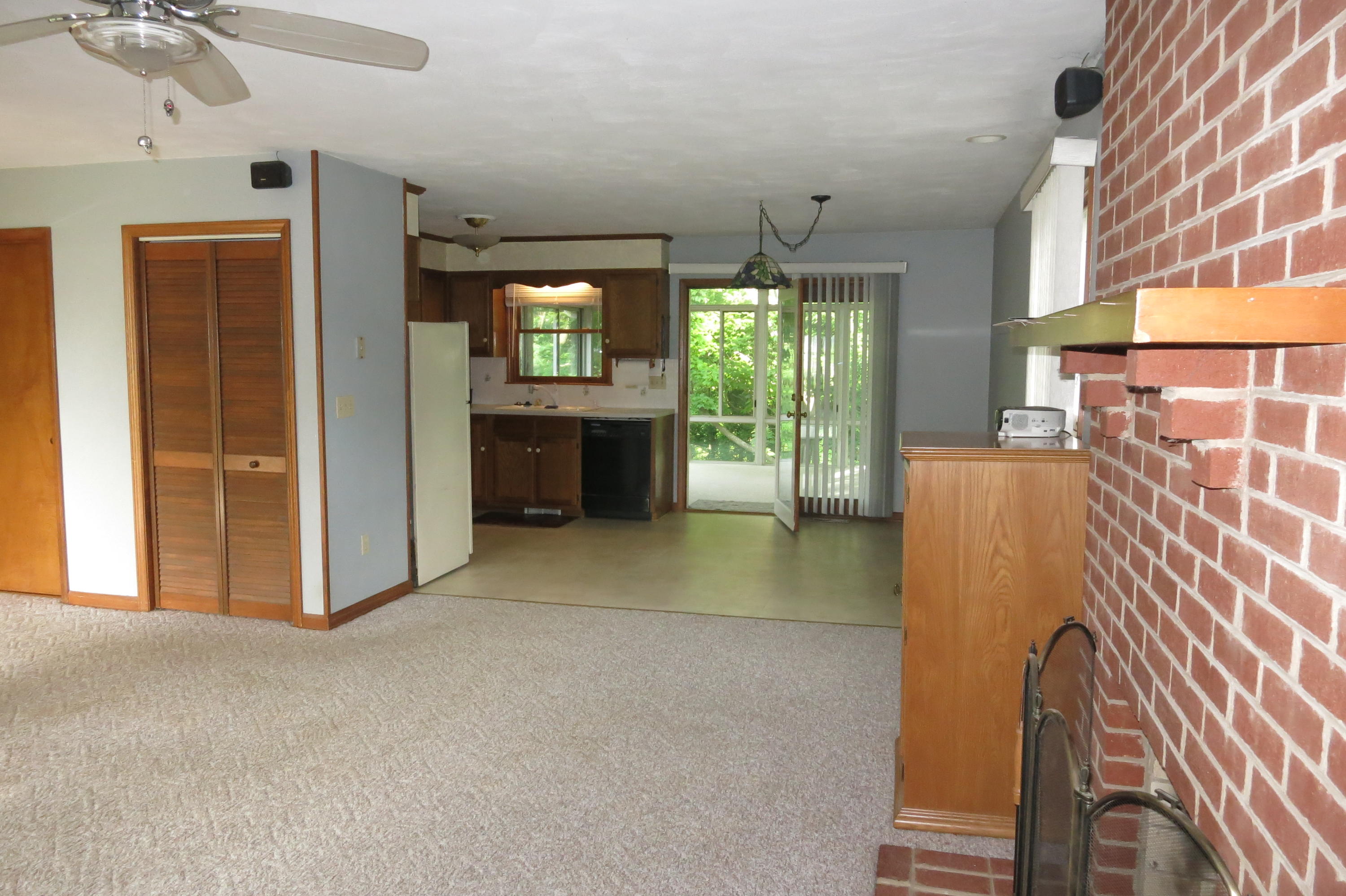 160 Stayman Road Roanoke, VA 24019 - Photo 15 of 35 Living Room to Kitchen
