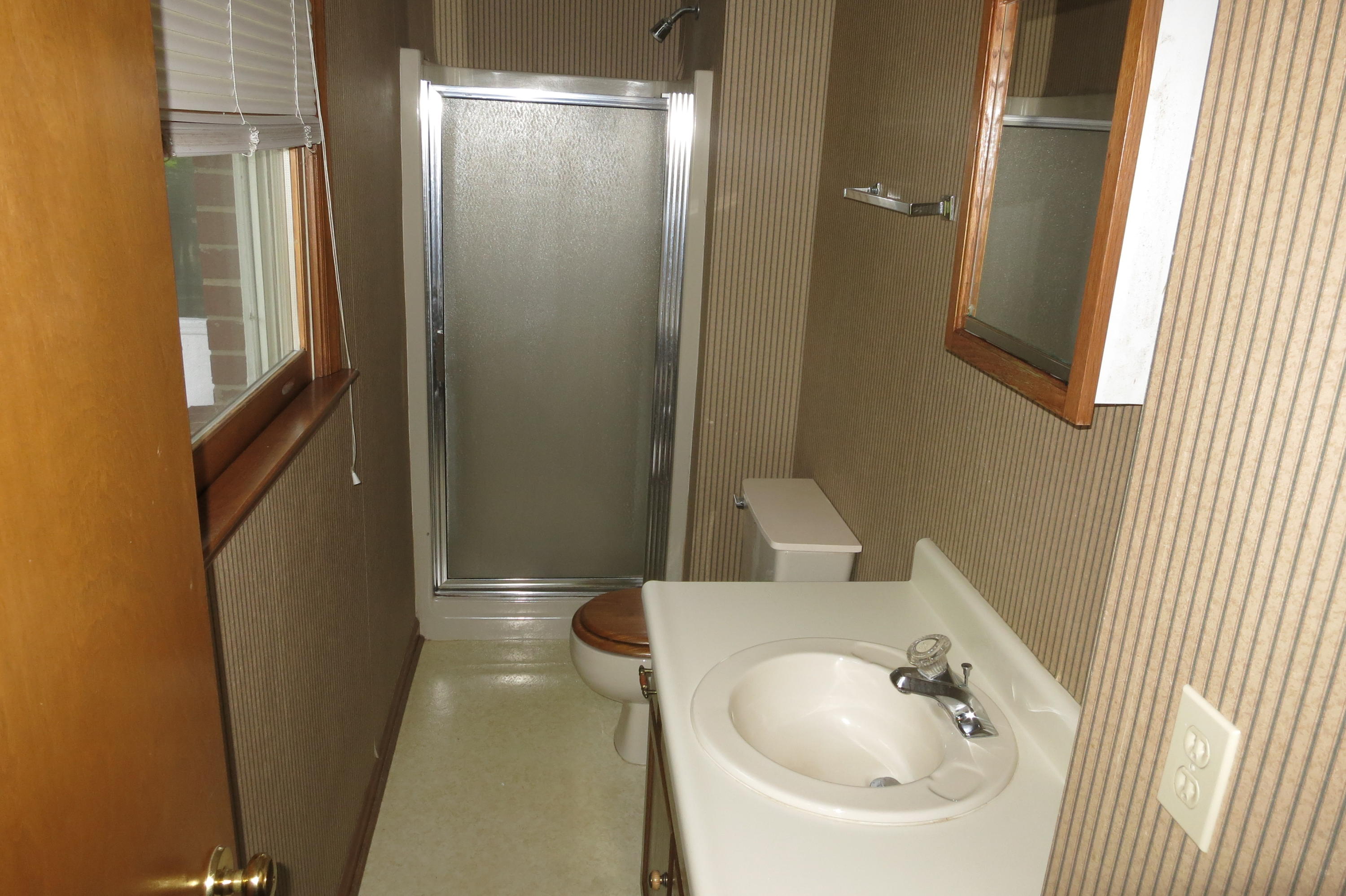 160 Stayman Road Roanoke, VA 24019 - Photo 20 of 35 Master Bath