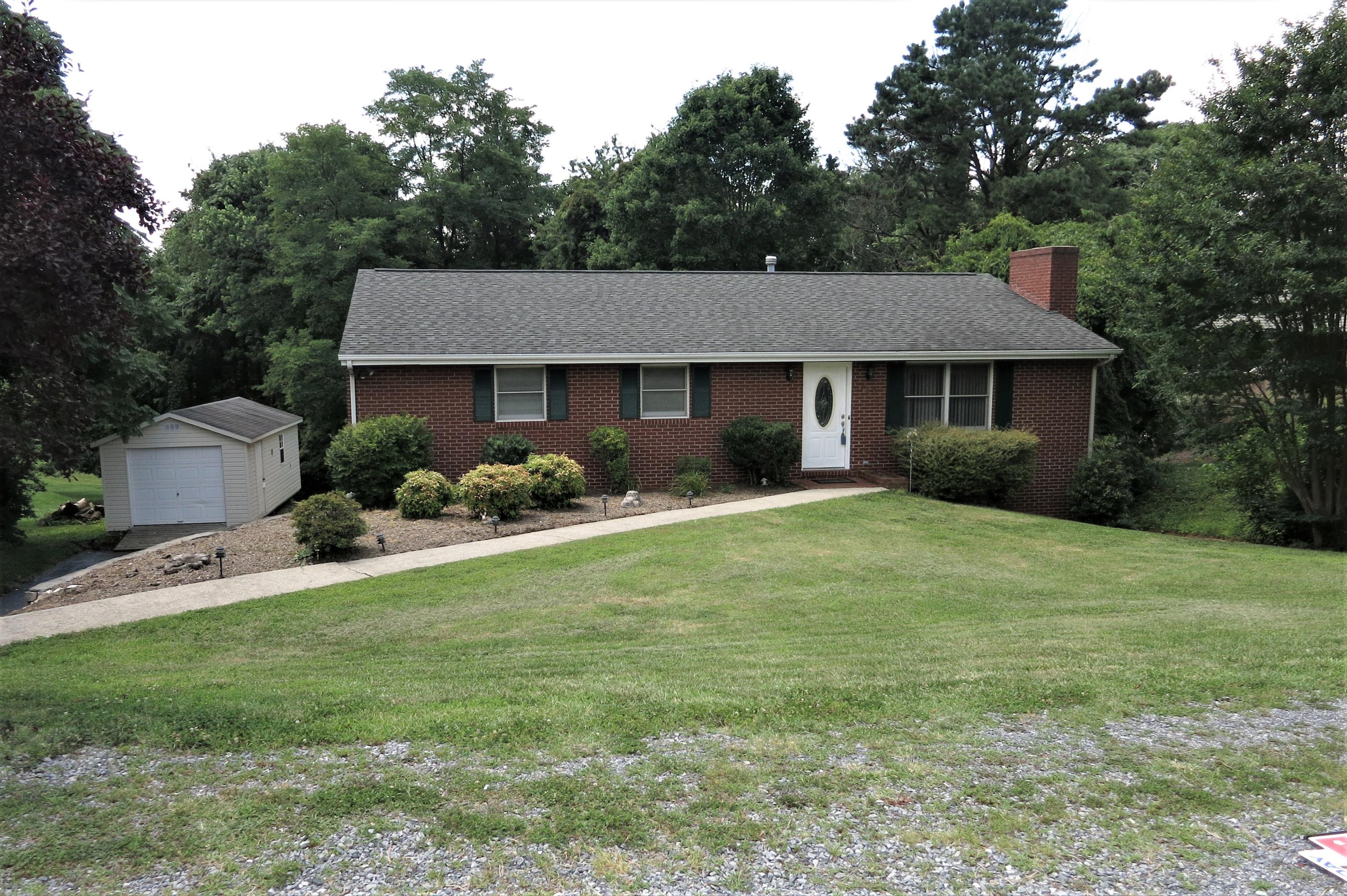 160 Stayman Road Roanoke, VA 24019 - Photo 3 of 35 IMG_5026