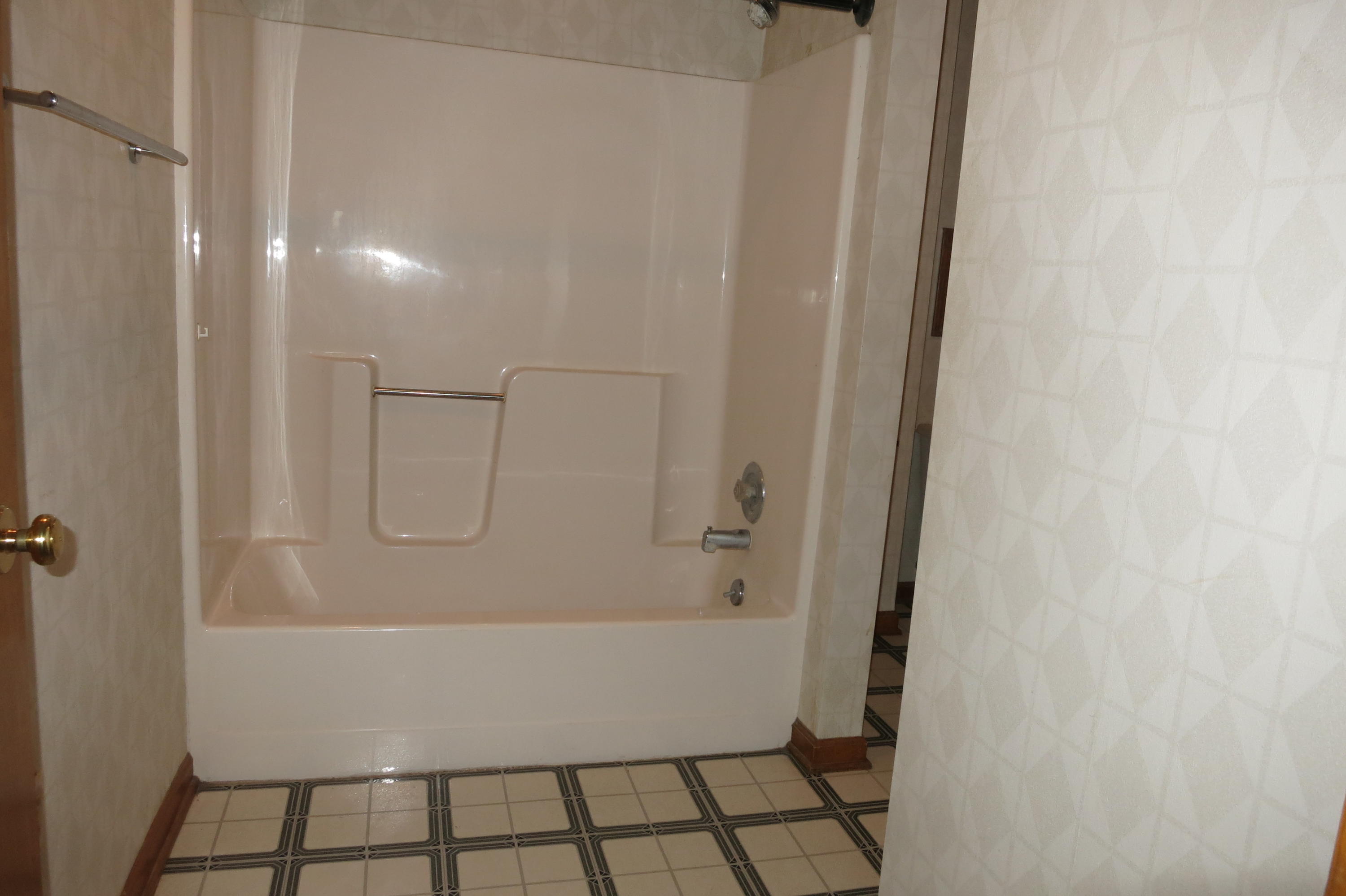 160 Stayman Road Roanoke, VA 24019 - Photo 23 of 35 Bath