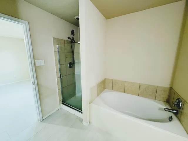 $1,950 | 10515 Ince Lane, Houston, TX 77040