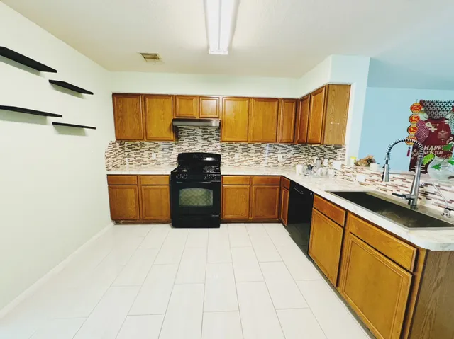 $1,950 | 10515 Ince Lane, Houston, TX 77040