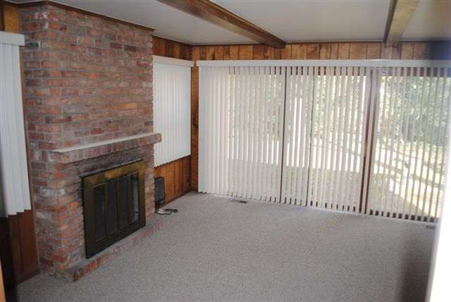 160 Ridgemont Road Grosse Pointe, MI 48236 - Photo 7 of 17 31031697-7.JPG
