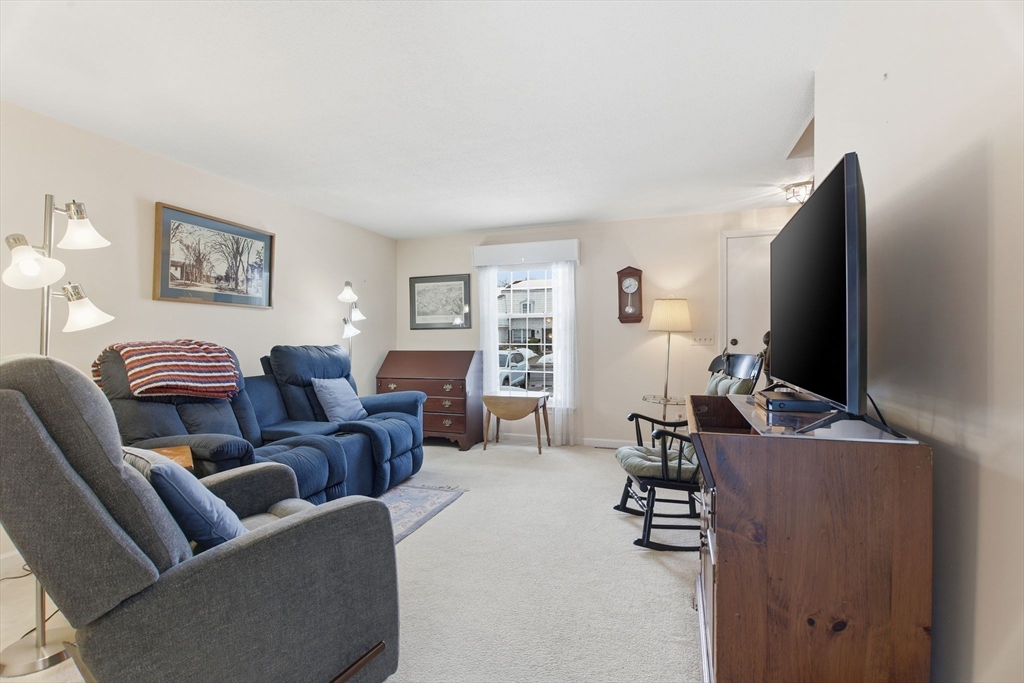 47 Corey Colonial, Unit 47 Agawam, MA 01001 - Photo 4 of 21