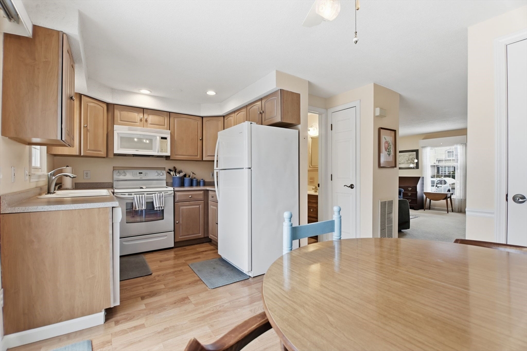 47 Corey Colonial, Unit 47 Agawam, MA 01001 - Photo 7 of 21