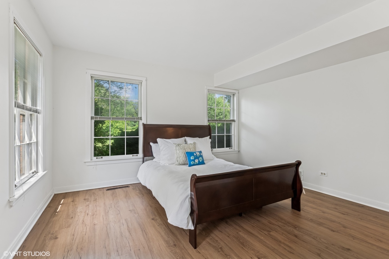 143 Firth Road Inverness, IL 60067 - Photo 18 of 31 a bedroom with a bed and a window