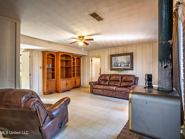 $270,000 | 104 Shagbark Drive, Batesville, MS 38606