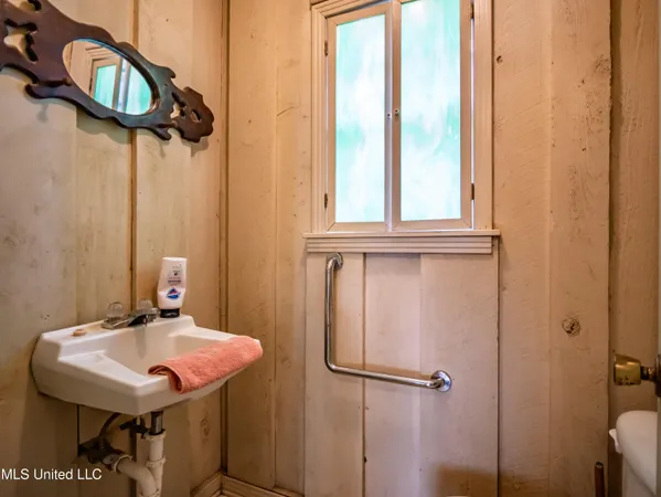 $270,000 | 104 Shagbark Drive, Batesville, MS 38606