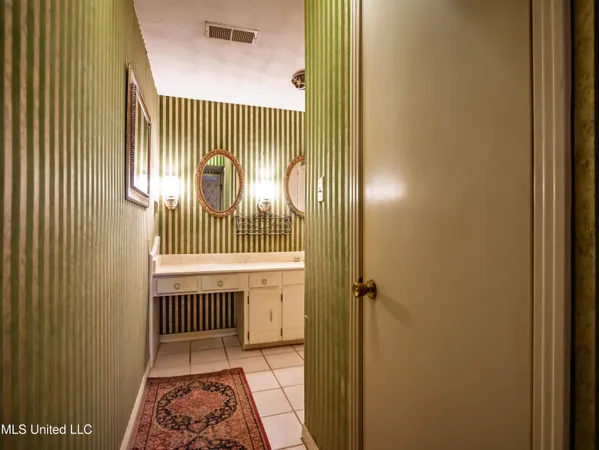 $270,000 | 104 Shagbark Drive, Batesville, MS 38606