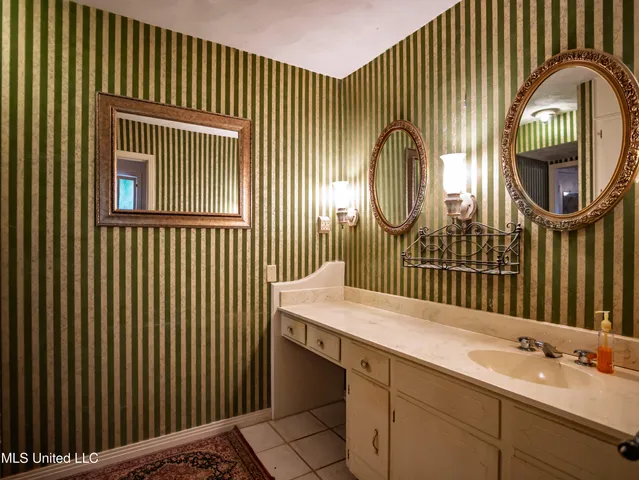 $270,000 | 104 Shagbark Drive, Batesville, MS 38606