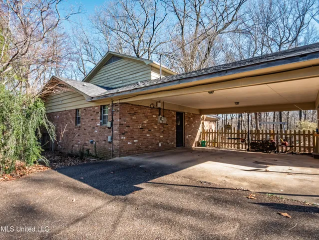 $270,000 | 104 Shagbark Drive, Batesville, MS 38606