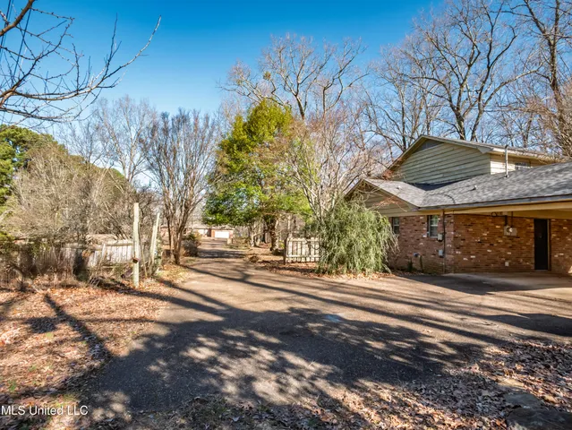 $270,000 | 104 Shagbark Drive, Batesville, MS 38606