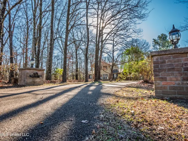 $270,000 | 104 Shagbark Drive, Batesville, MS 38606